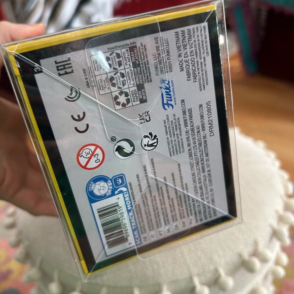 Funko Pop! Stranger Things - Eleven #802 Blacklight (Special Edition) - Picture 9 of 9